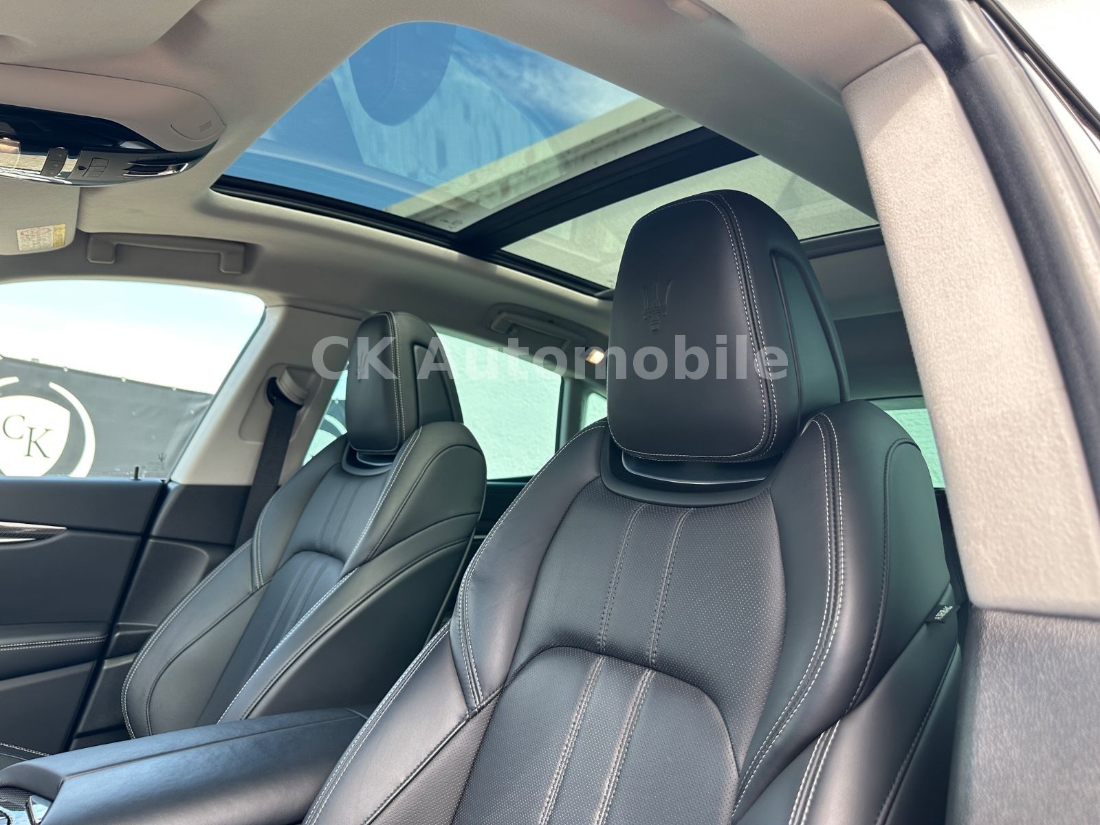 Fahrzeugabbildung Maserati Levante GranLusso S Q4/Navi/Pano/LED/360°Kam.