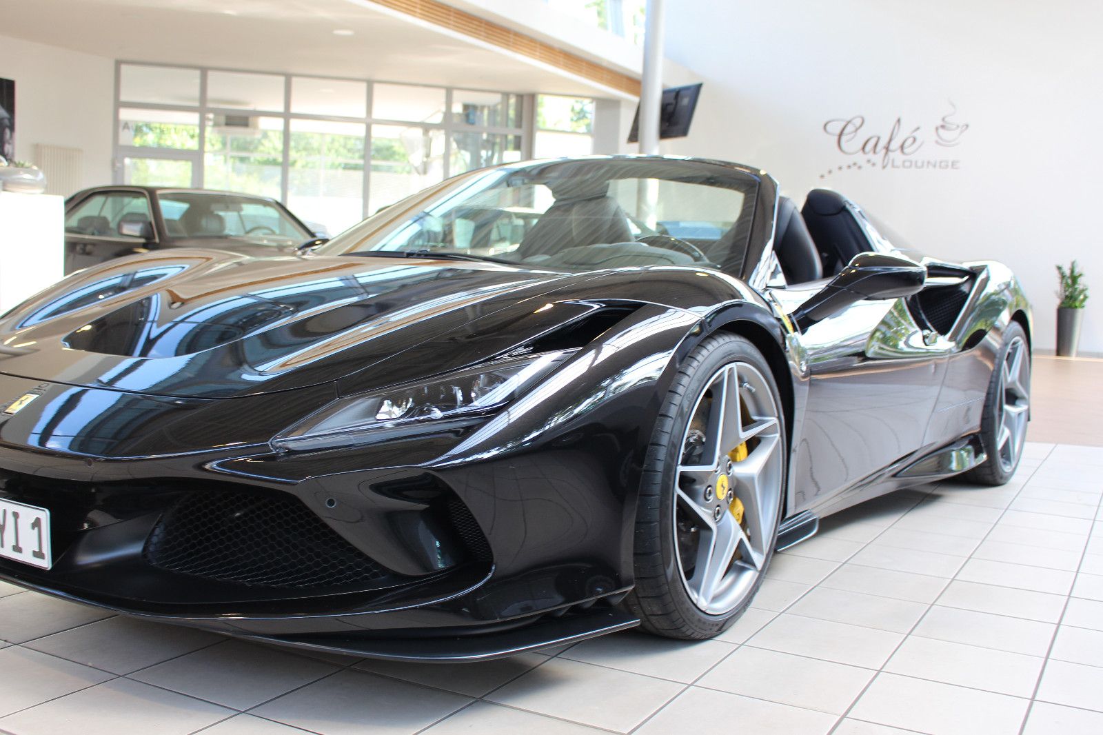 FERRARI F8
