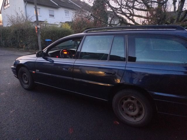 Opel Omega B 2.2 L   Kombi    TÜV Neu