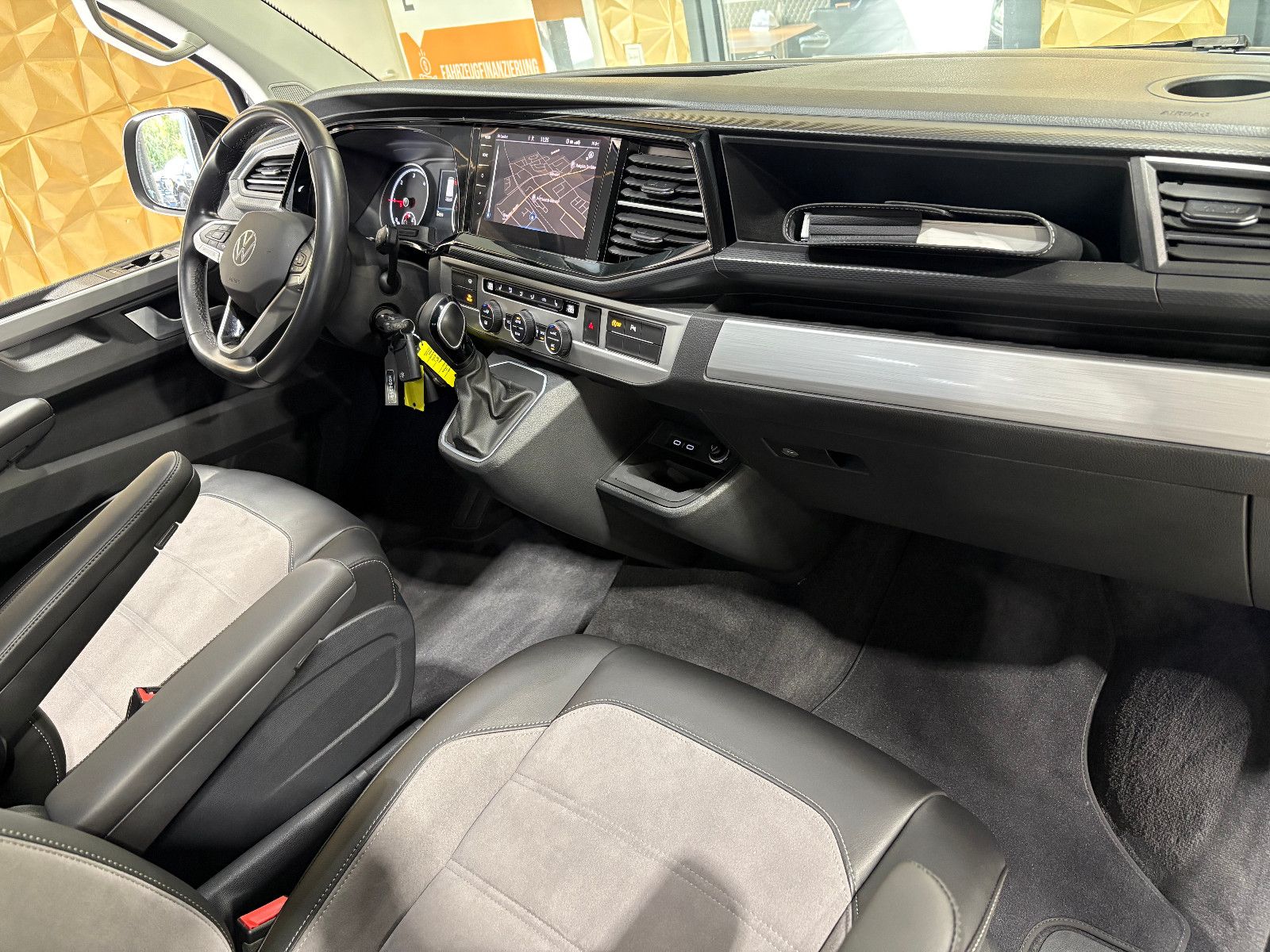 Fahrzeugabbildung Volkswagen T6.1 Transporter Multivan Edition 4MOTION/7-SITZ