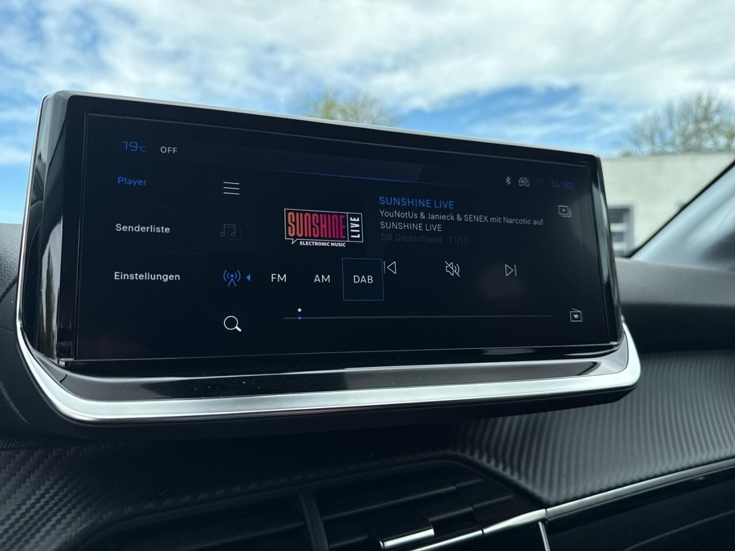 Peugeot 208 Hybrid Allure 81kW AT Sicht-Navigations-Pake
