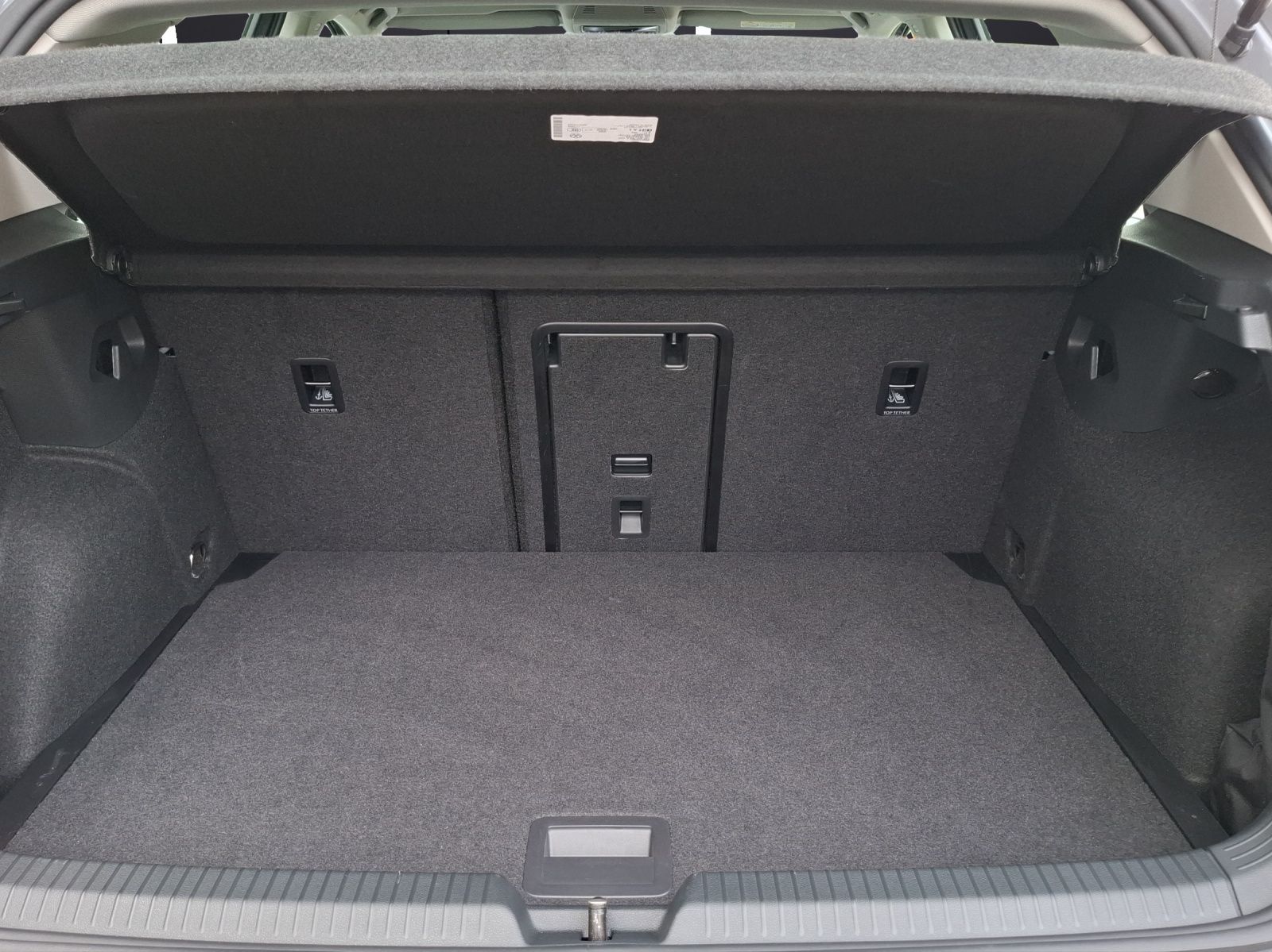 Fahrzeugabbildung Volkswagen Golf VIII TSI Life LED Navi AID ACC RFK SHZ
