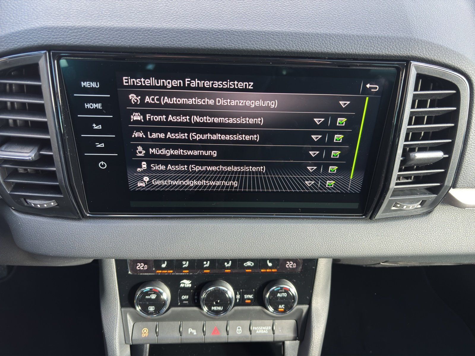 Fahrzeugabbildung SKODA Karoq Balance 1,5 TSI 110 kW DSG AHK/MATRIX/LED