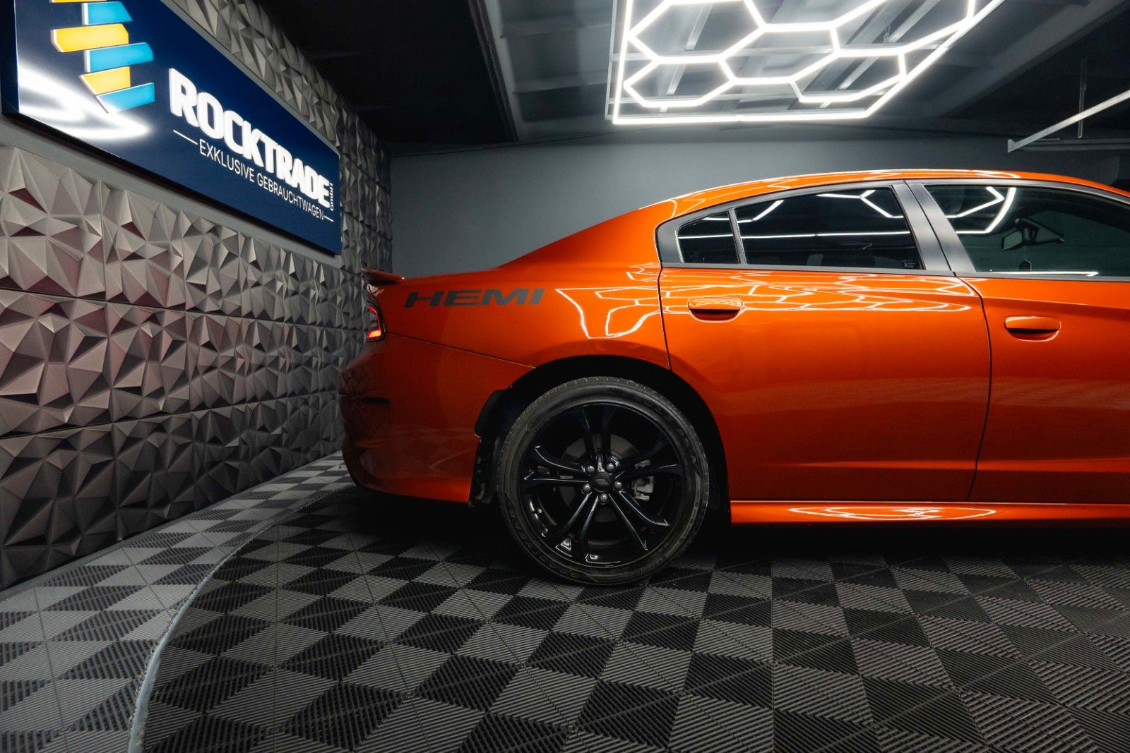 Fahrzeugabbildung Dodge Charger 5.7 V8 HEMI R/T Night-Paket Performance