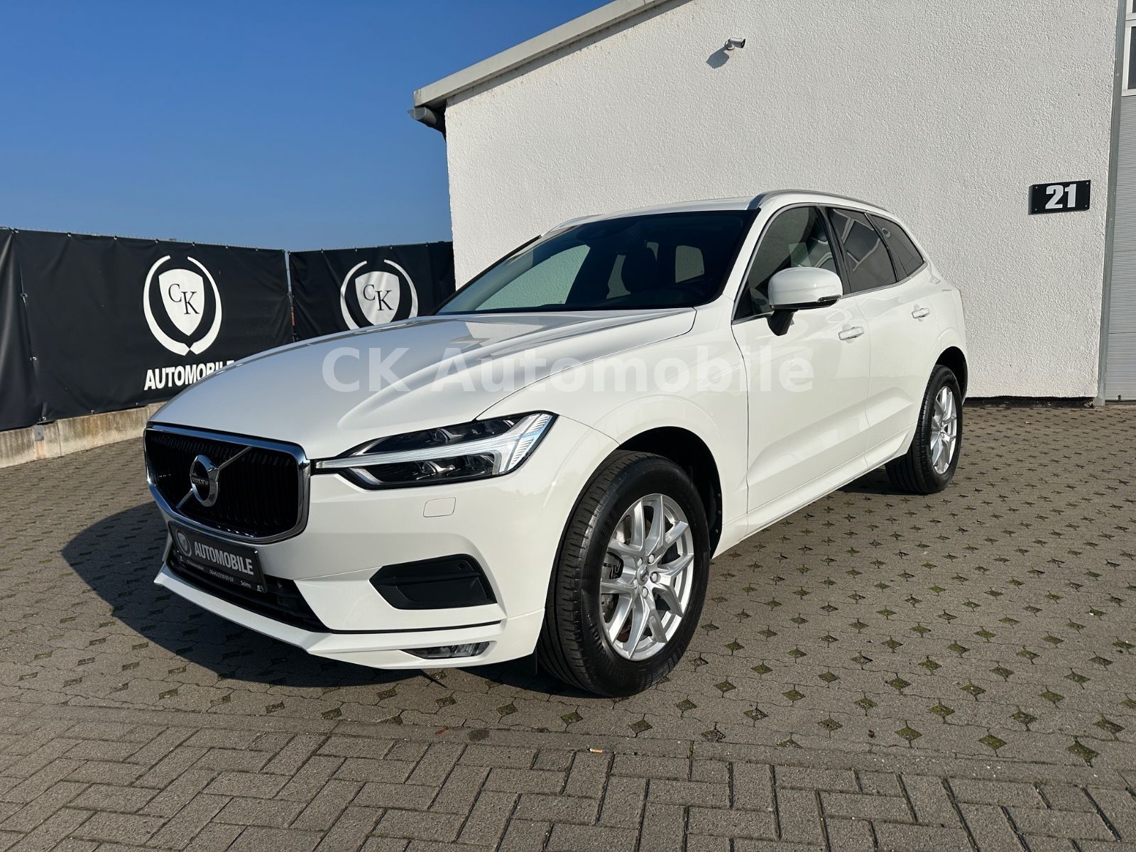 Fahrzeugabbildung Volvo XC60 B4 Momentum Pro AWD/Navi/Leder/Pano/LED/Kam
