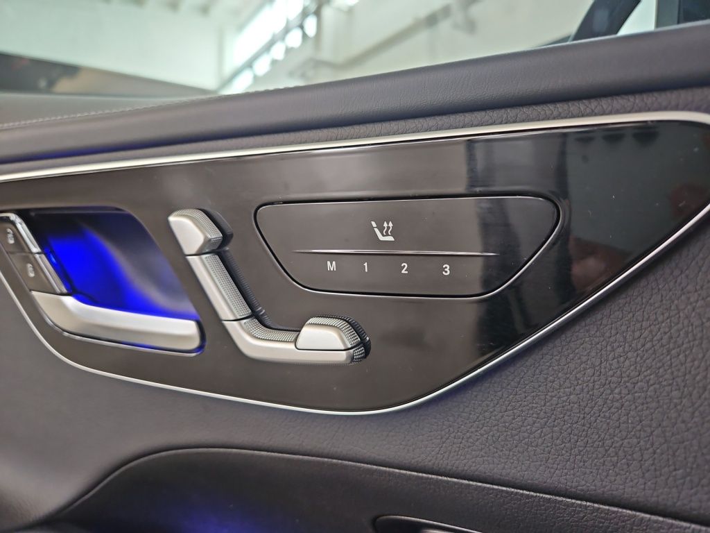 Fahrzeugabbildung Mercedes-Benz C 300 4M AMG Night AHK Pano LED 360 Memory Sport