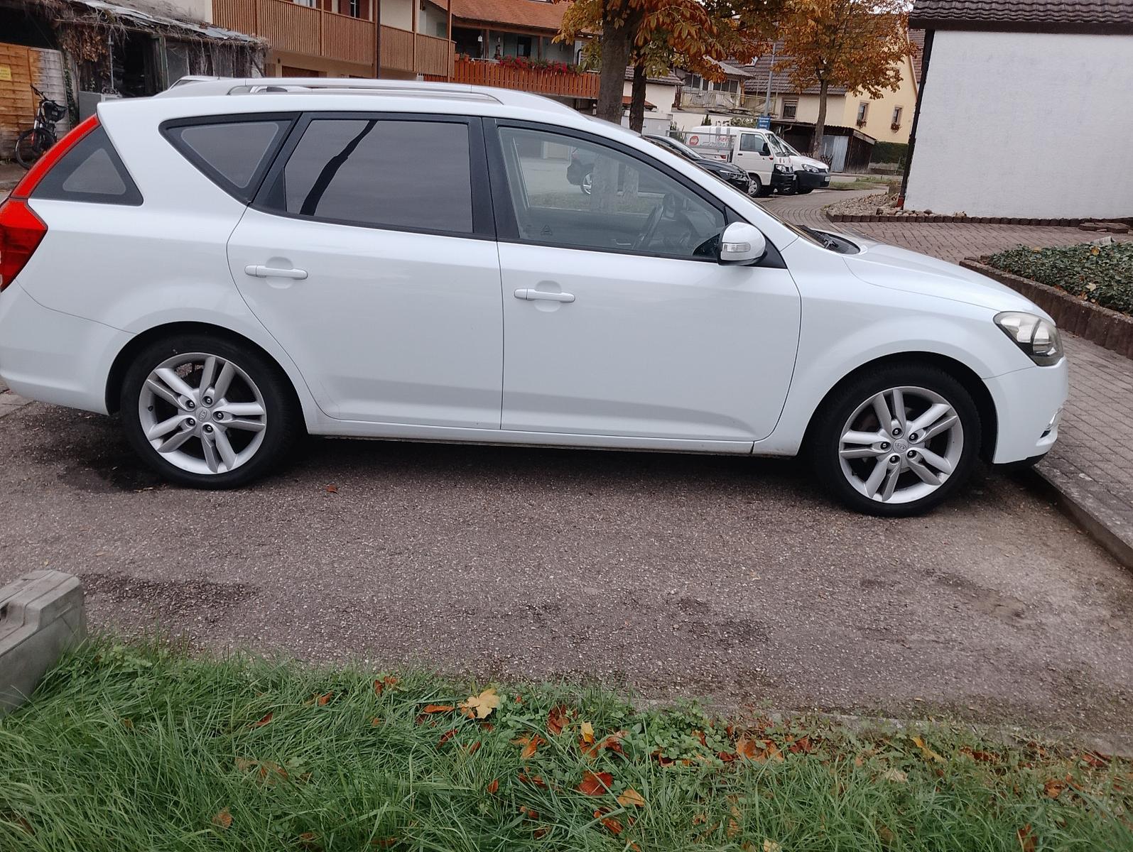 Kia cee'd 2011 — engine 1.591 cm³, 125 HP (92kW)