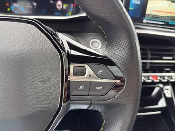 Peugeot 208 e GT Pack 136 50kWH Navi+RFK+SHZ+Carplay+Pan