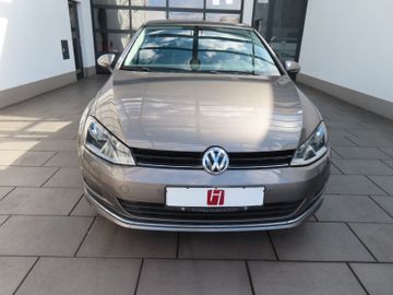 Volkswagen Golf - 2