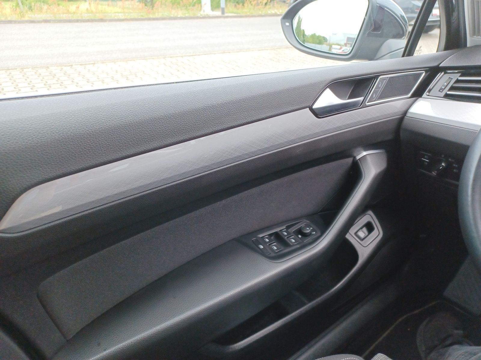 Fahrzeugabbildung Volkswagen Passat Variant TDI Business Matrix Navi ACC RFK