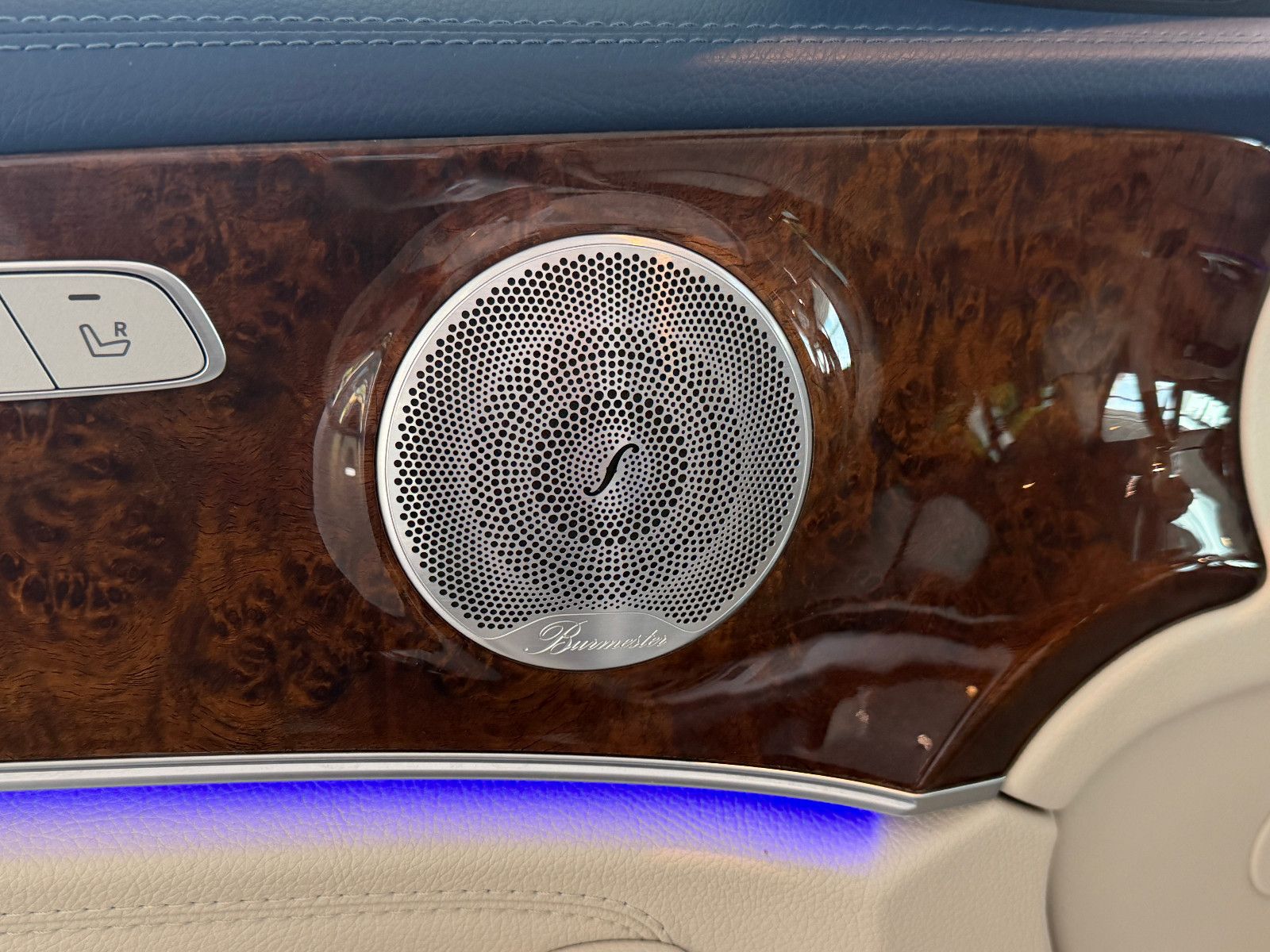 Fahrzeugabbildung Mercedes-Benz E 300 de/AMG/HEAD-UP/VIRTUAL/AMBIENTE/BURMESTER/