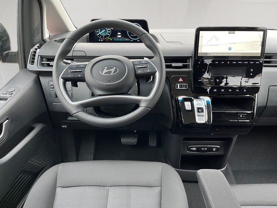 Fahrzeugabbildung Hyundai STARIA Hybrid 9-Sitzer TREND 18 Easy-Access-Pake