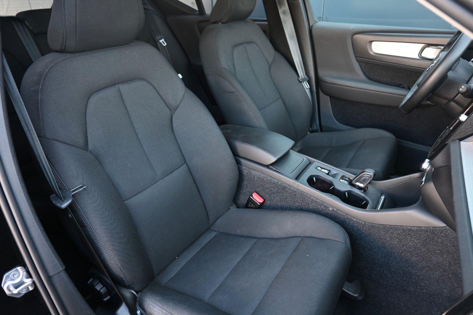 Fahrzeugabbildung Volvo XC40 D3 AWD Autom. Momentum*RFK*FSHZG*BLIS*AHK