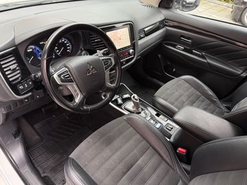 Mitsubishi Outlander - 11