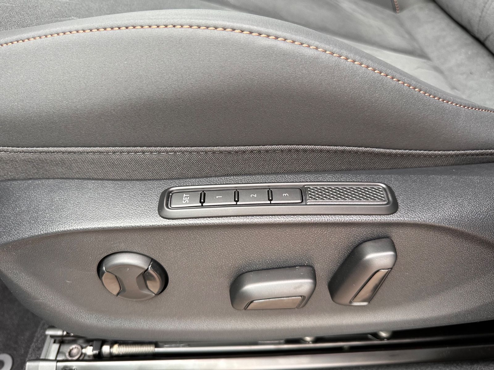 Fahrzeugabbildung CUPRA Terramar 1.5 eTSI DSG AHK/ACC/LED/RFK/APP