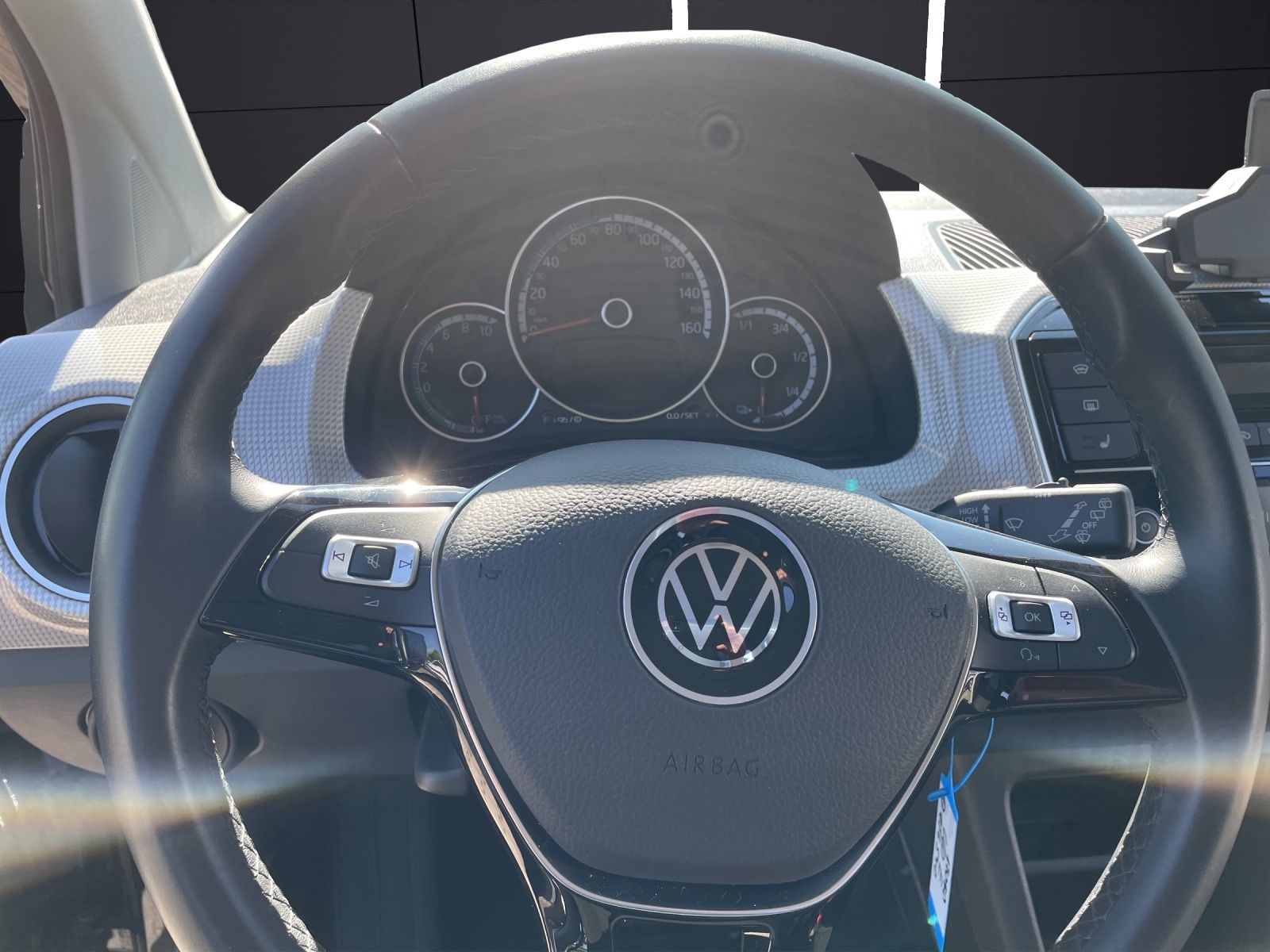 Fahrzeugabbildung Volkswagen e-up! Style Plus CCS Bluetooth SHZ