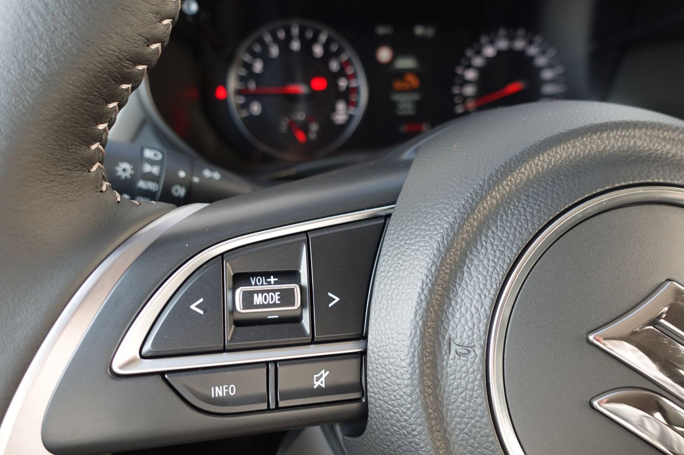Fahrzeugabbildung Suzuki Swift Comfort+ 1.2 MildHybrid ,Navi,Kamera,Sitzh
