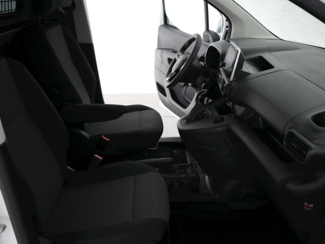 Combo E CARGO EDITION+NAVI+PARKPILOT HIN.+AHK+KE