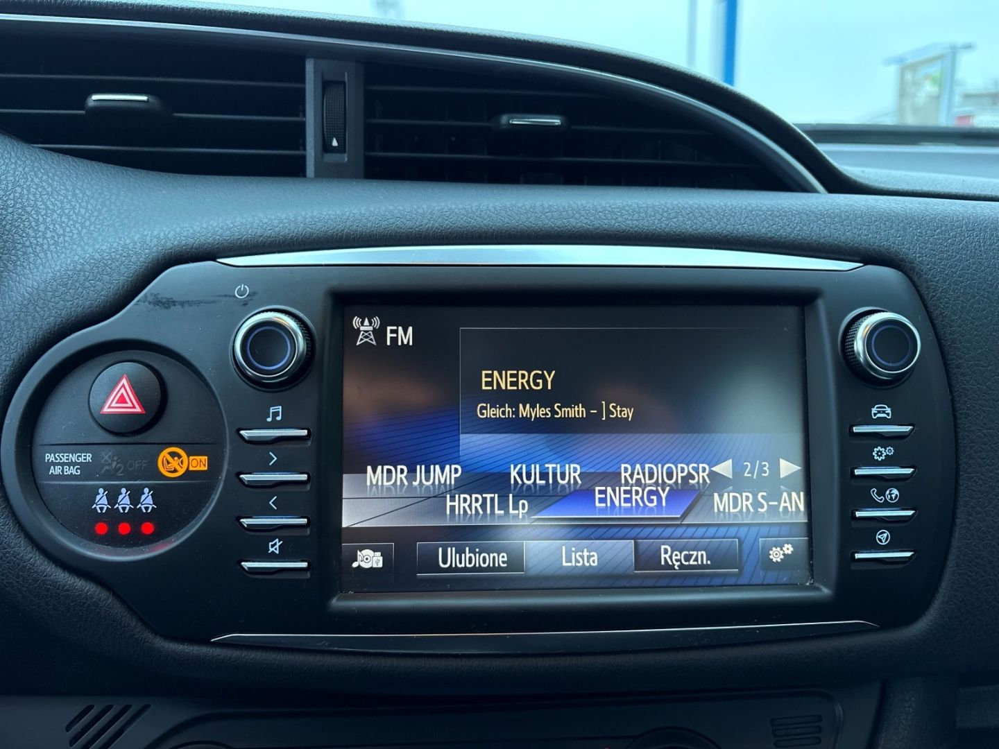 Fahrzeugabbildung Toyota Yaris Hybrid Comfort KLIMA PDC v/h