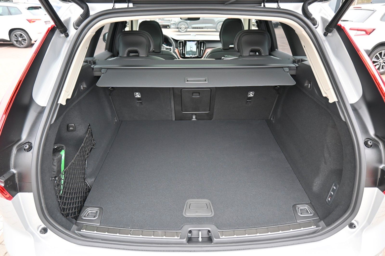 Fahrzeugabbildung Volvo XC60 T8 RC AWD Ultra Dark*LUFT*360*ACC*AHK