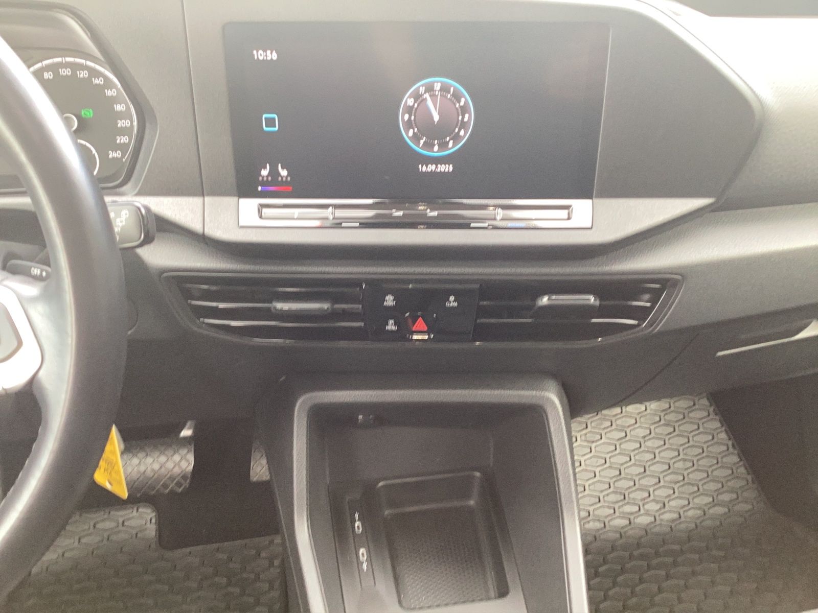 Fahrzeugabbildung Volkswagen Caddy Kombi TSI 5-Sitze DSG NAVI RÜCK MFL