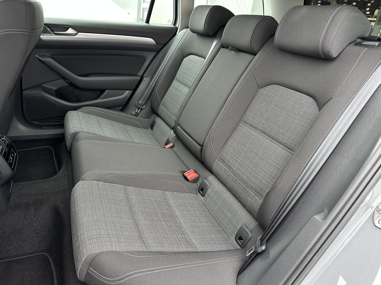 Fahrzeugabbildung Volkswagen Passat Variant 2.0 TDI DSG Business NAV+LED+ACC