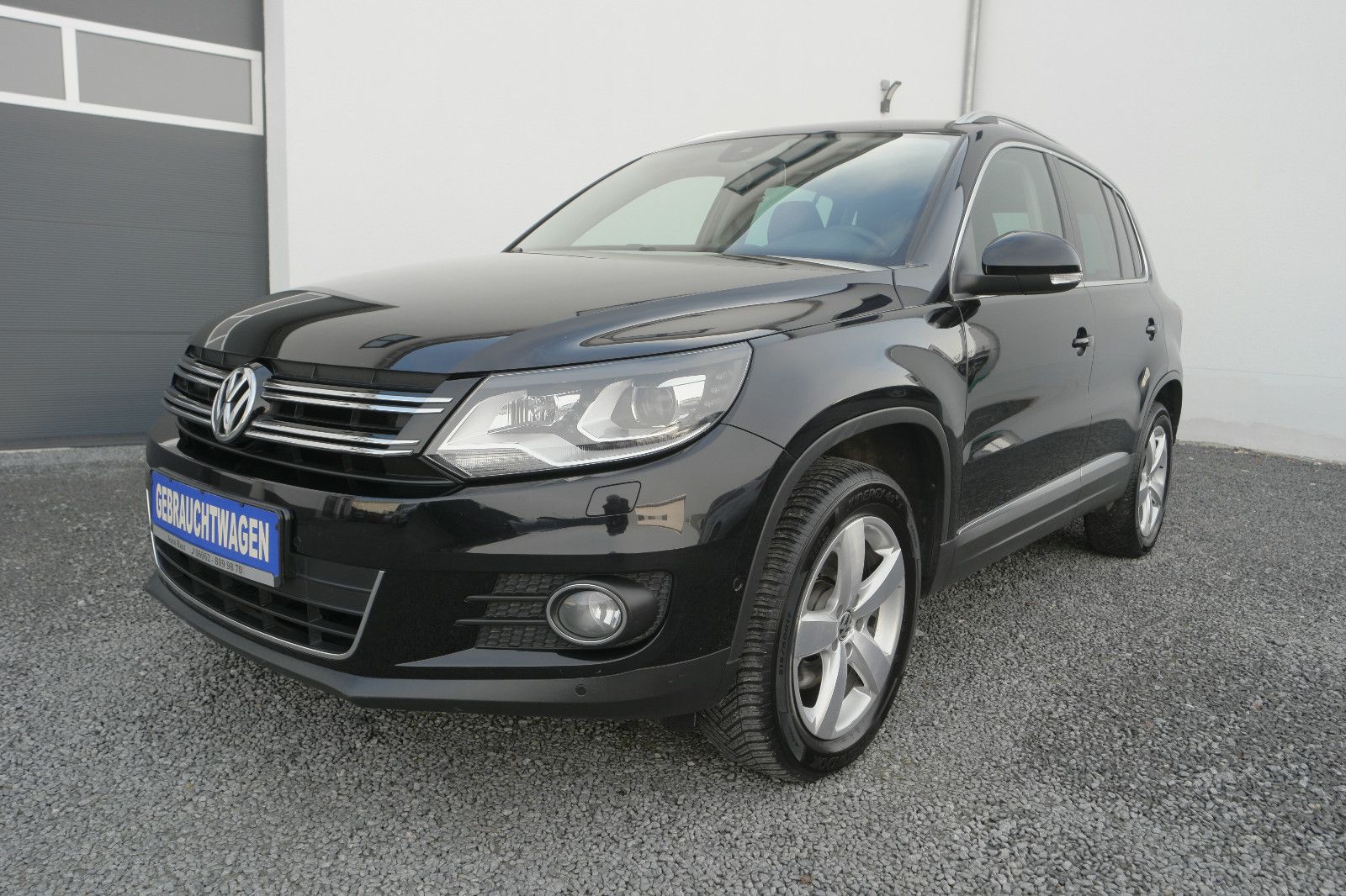 Volkswagen Tiguan - 1