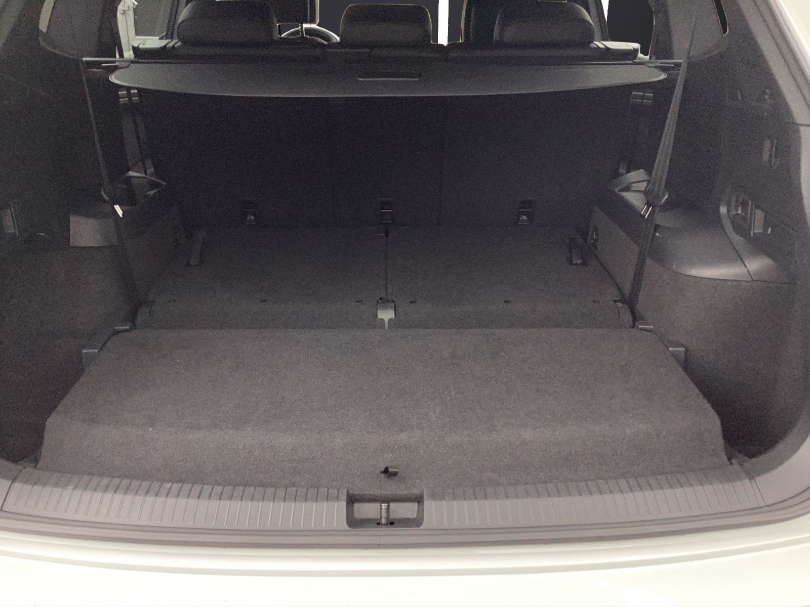 Fahrzeugabbildung Volkswagen Tiguan Allspace R-Line 4M TDI DSG IQ.Light ACC A