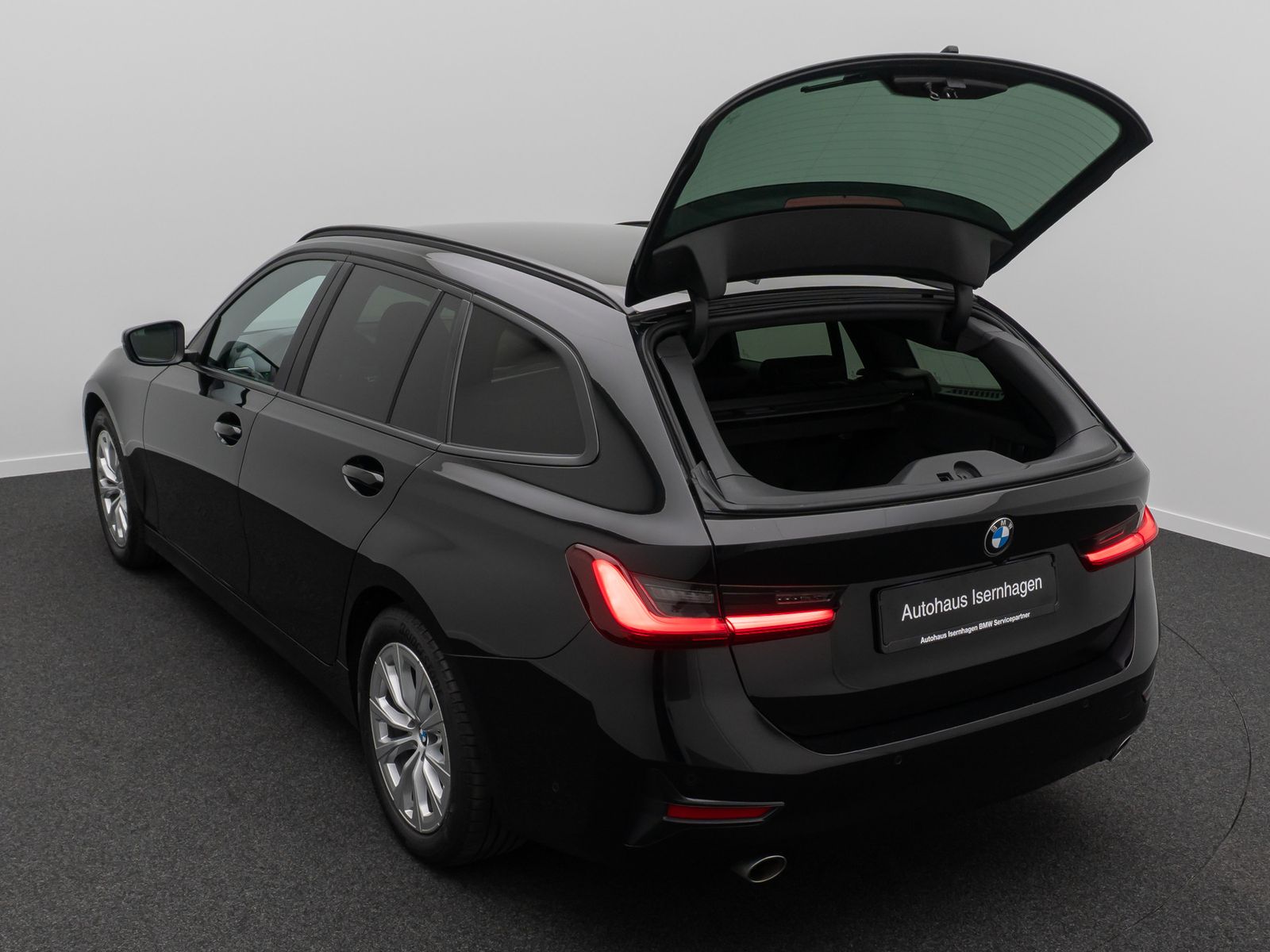 Fahrzeugabbildung BMW 318d HiFi Kamera DAB Alarm WLAN FernlichtAssist