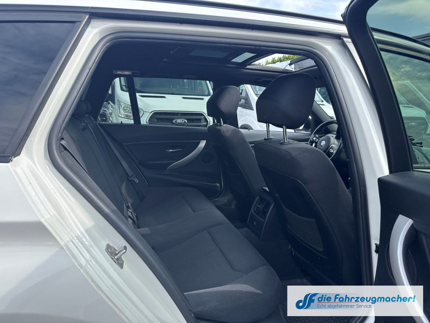 Fahrzeugabbildung BMW 320 d Touring M Paket Optik AHK-klappbar El. Pan