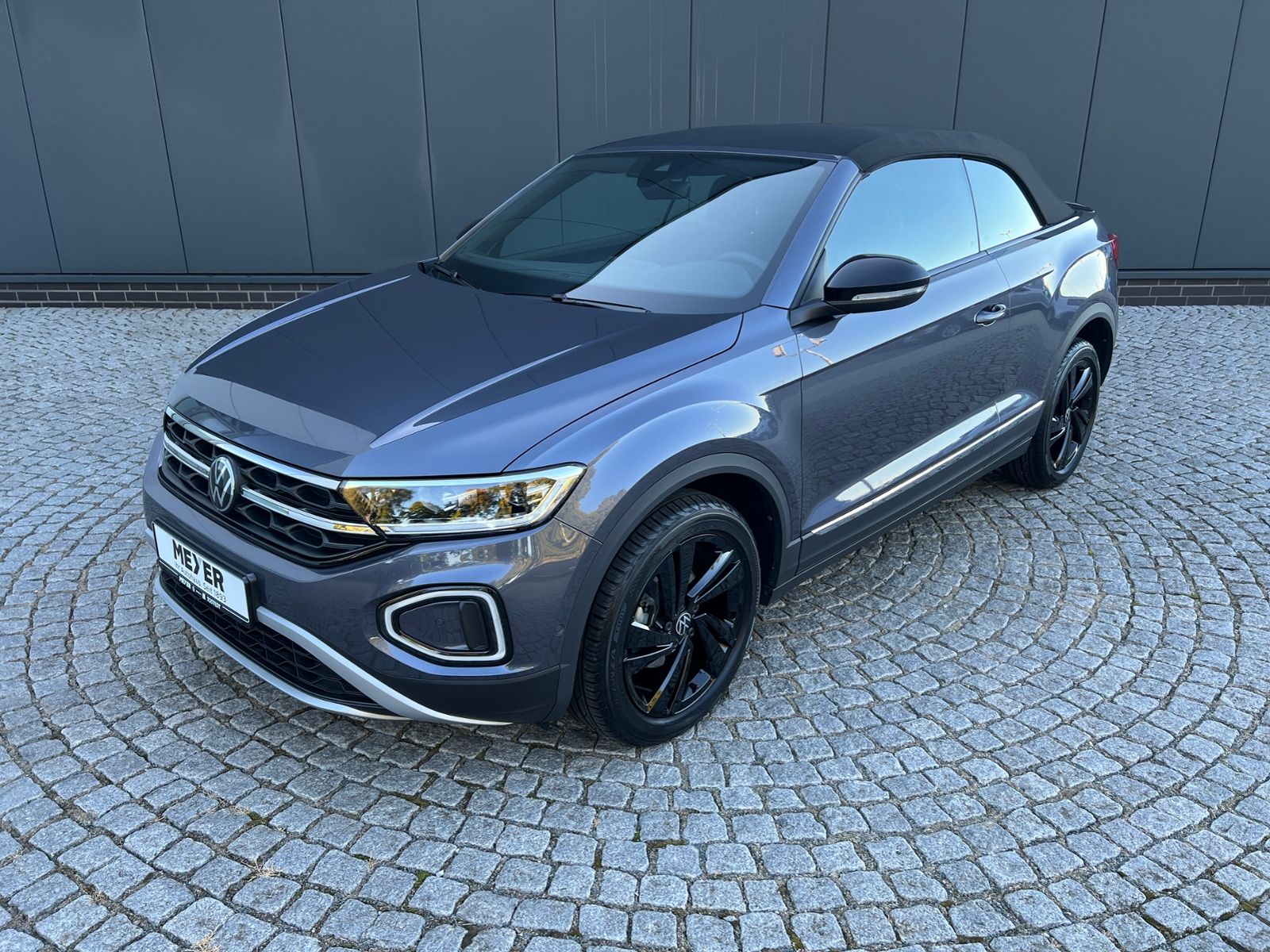 Fahrzeugabbildung Volkswagen T-Roc Cabriolet 1.5 TSI DSG *AHK, LED, Black Sty