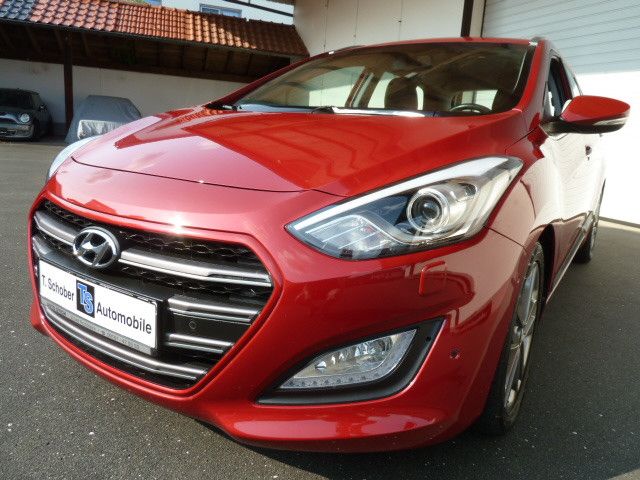 Hyundai i30cw 1.6CRDI  **PREMIUM*XENON*NAVI**