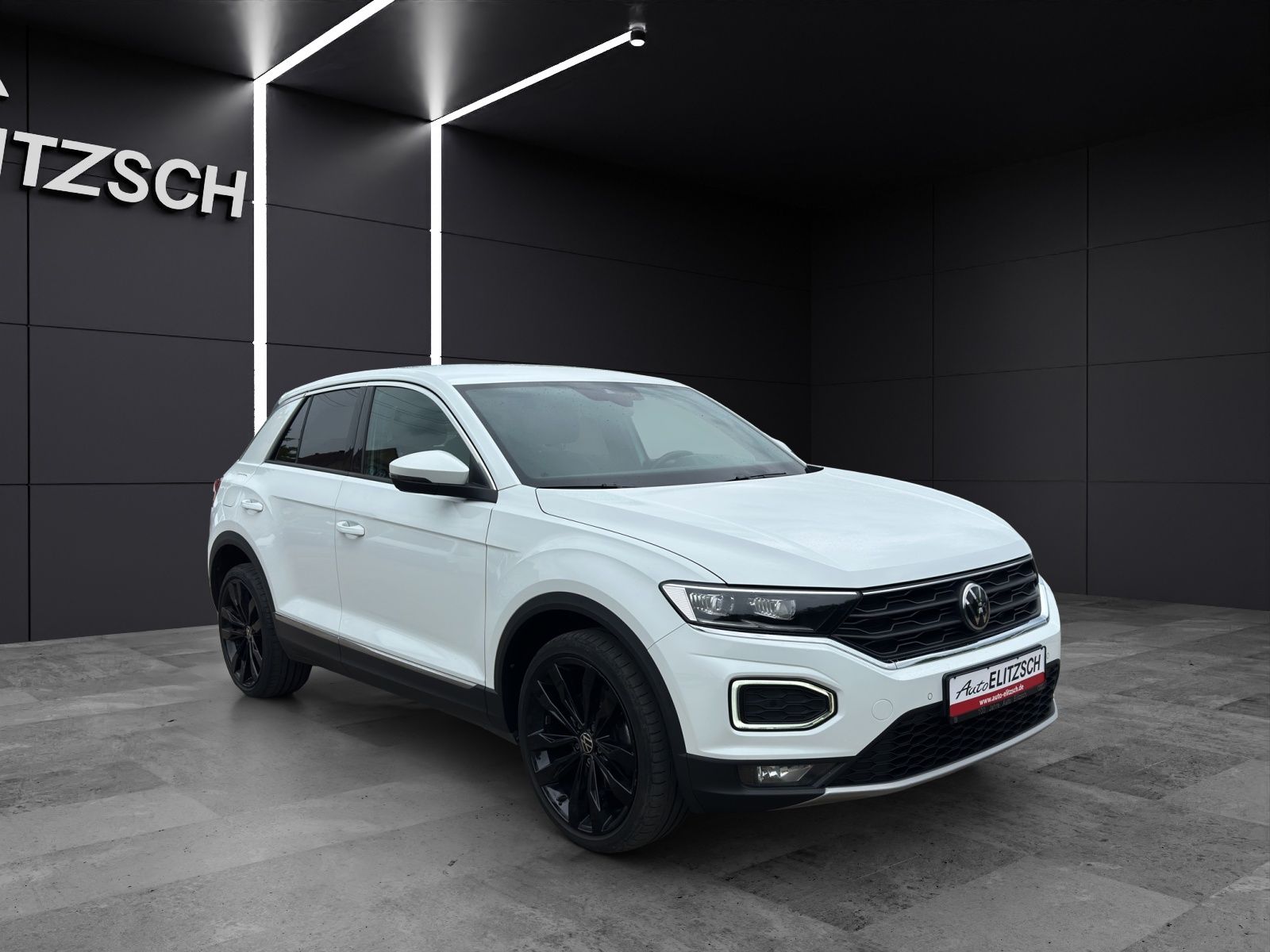 Fahrzeugabbildung Volkswagen T-Roc TDI Sport DSG LED ACC SHZ RearView Navi Kl