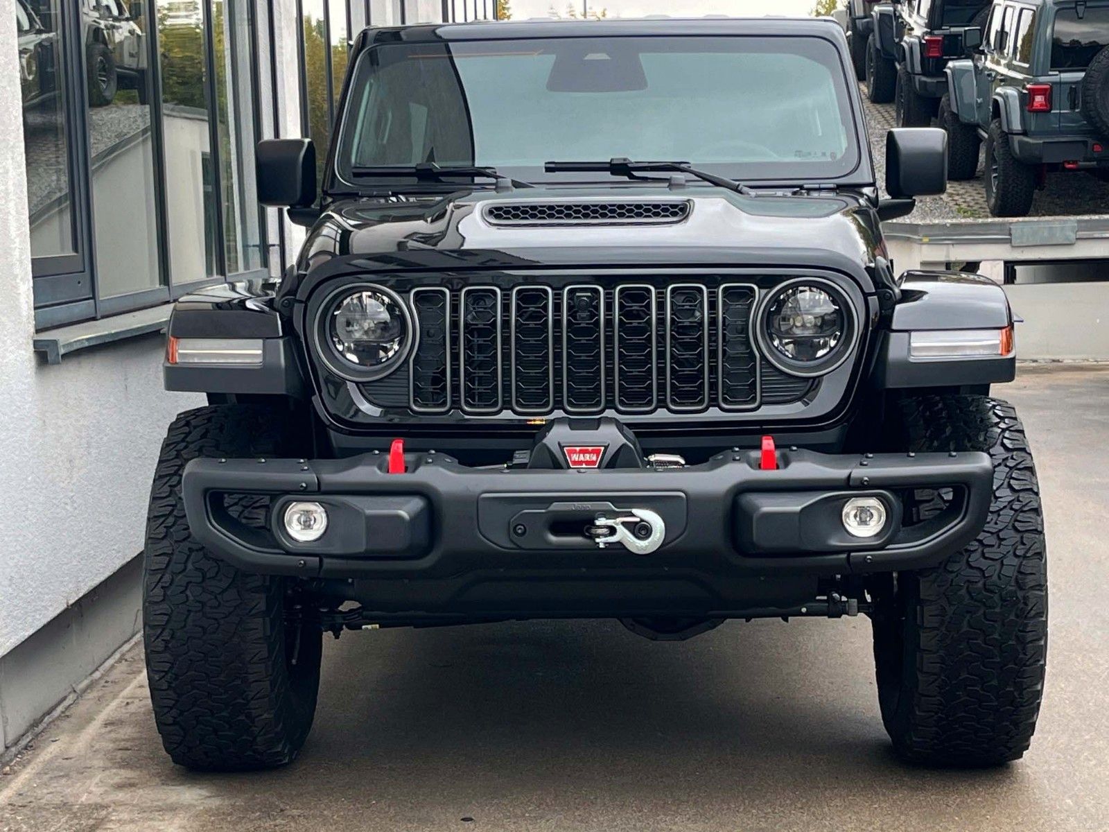 Vehicle photo 4