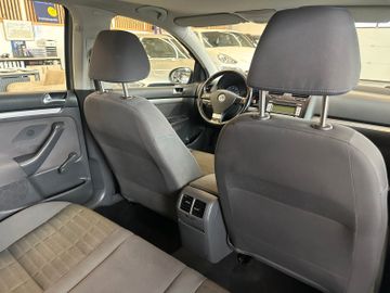 Volkswagen Golf V Lim. Tour *KLIMA*SZHZ*TEMPOMAT*AHK*