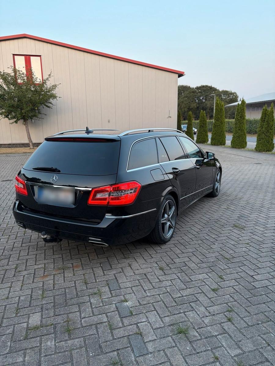 Mercedes-Benz E220 2011 — photo 6