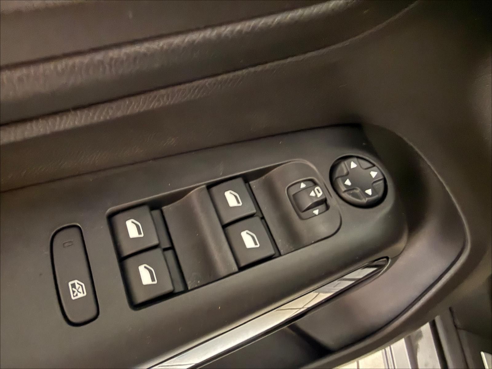 Fahrzeugabbildung Citroën C5 Aircross Hybrid/PANORAMA/LEDER/NAVI/KAMERA