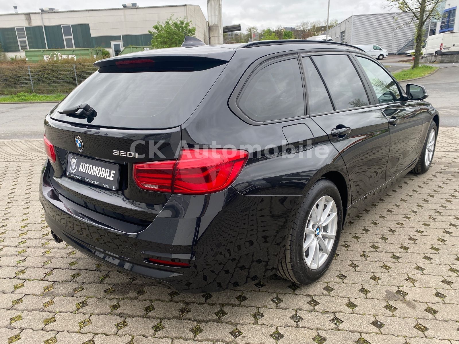 Fahrzeugabbildung BMW 320 I Touring Advantage Automatik/Navi/LED/PDC