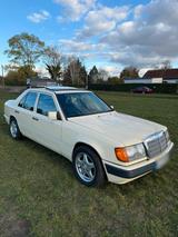 Mercedes-Benz W124 200D Oldtimer Taxi - Mercedes-Benz 200: W124 200d