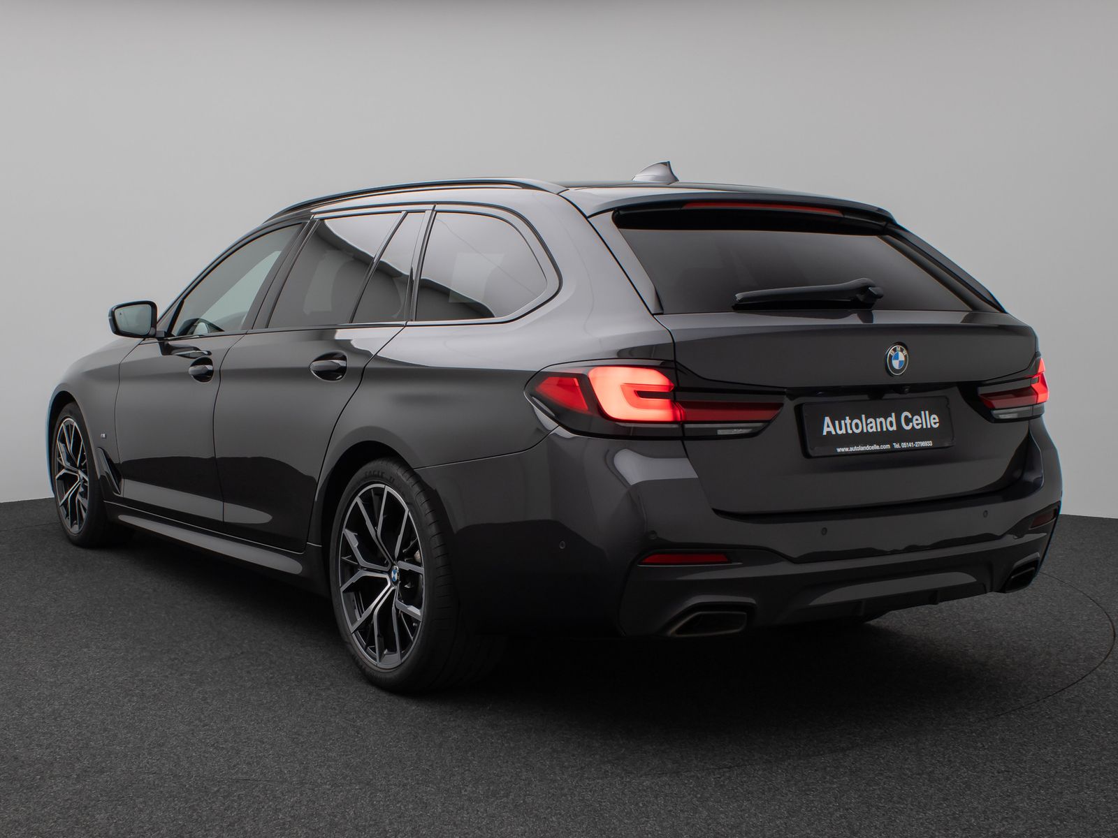 Fahrzeugabbildung BMW 530d xD M Sport Kamera HUD DAB H/K Komfort Alarm