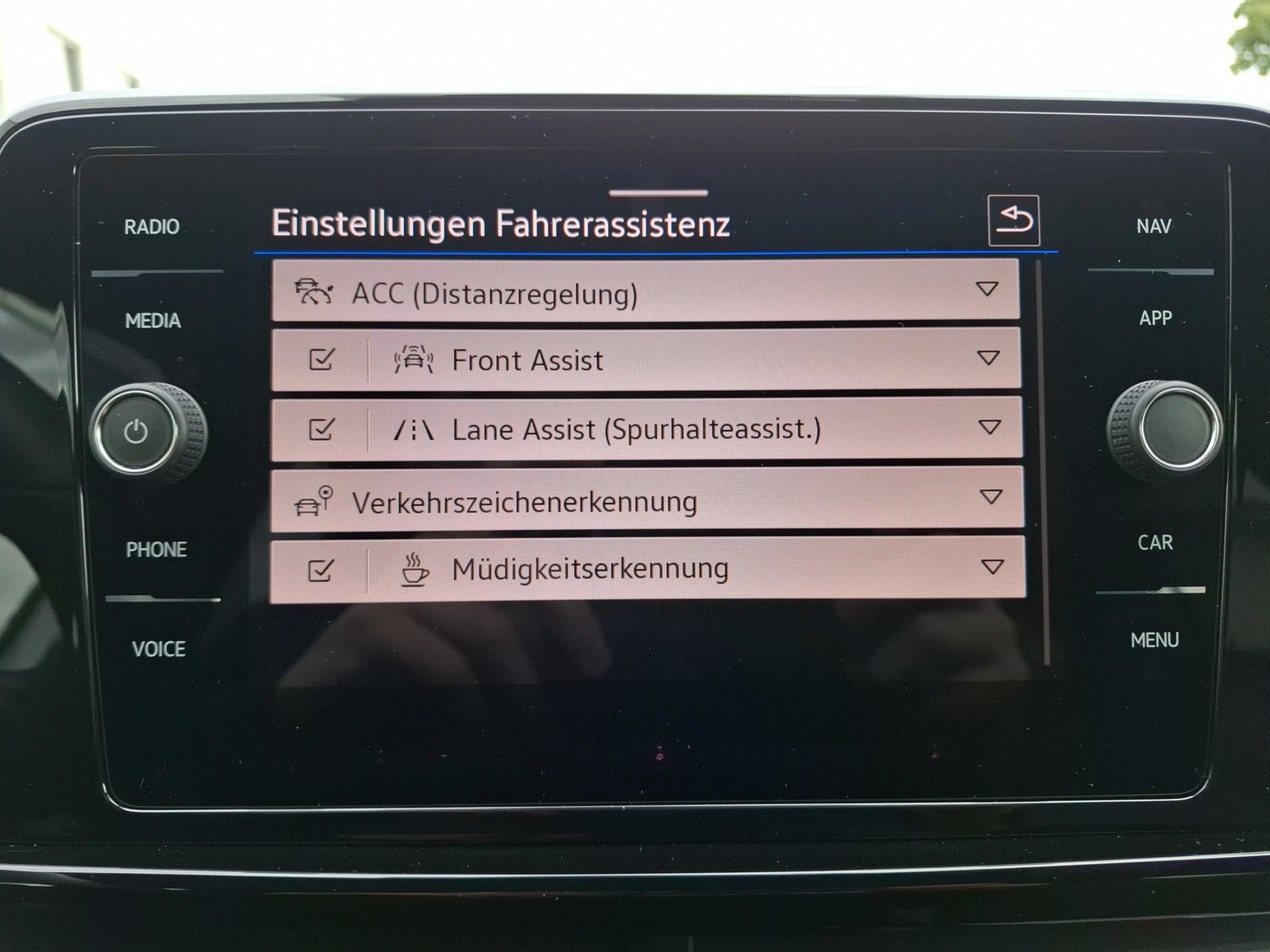 Fahrzeugabbildung Volkswagen T-Roc TSI R-Line DSG Matrix Navi AID ACC RFK SHZ