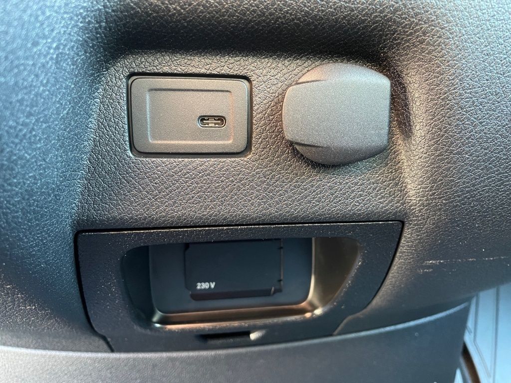 Fahrzeugabbildung Mercedes-Benz Sprinter 315 CDI Pritsche 3665 AHK,Klima,7-Sitze