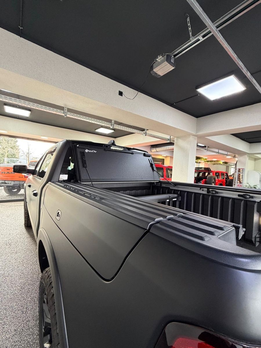 Fahrzeugabbildung Dodge LIMITED NIGHT ED. HEAD UP-LIFT-TAILGATE-PRINS