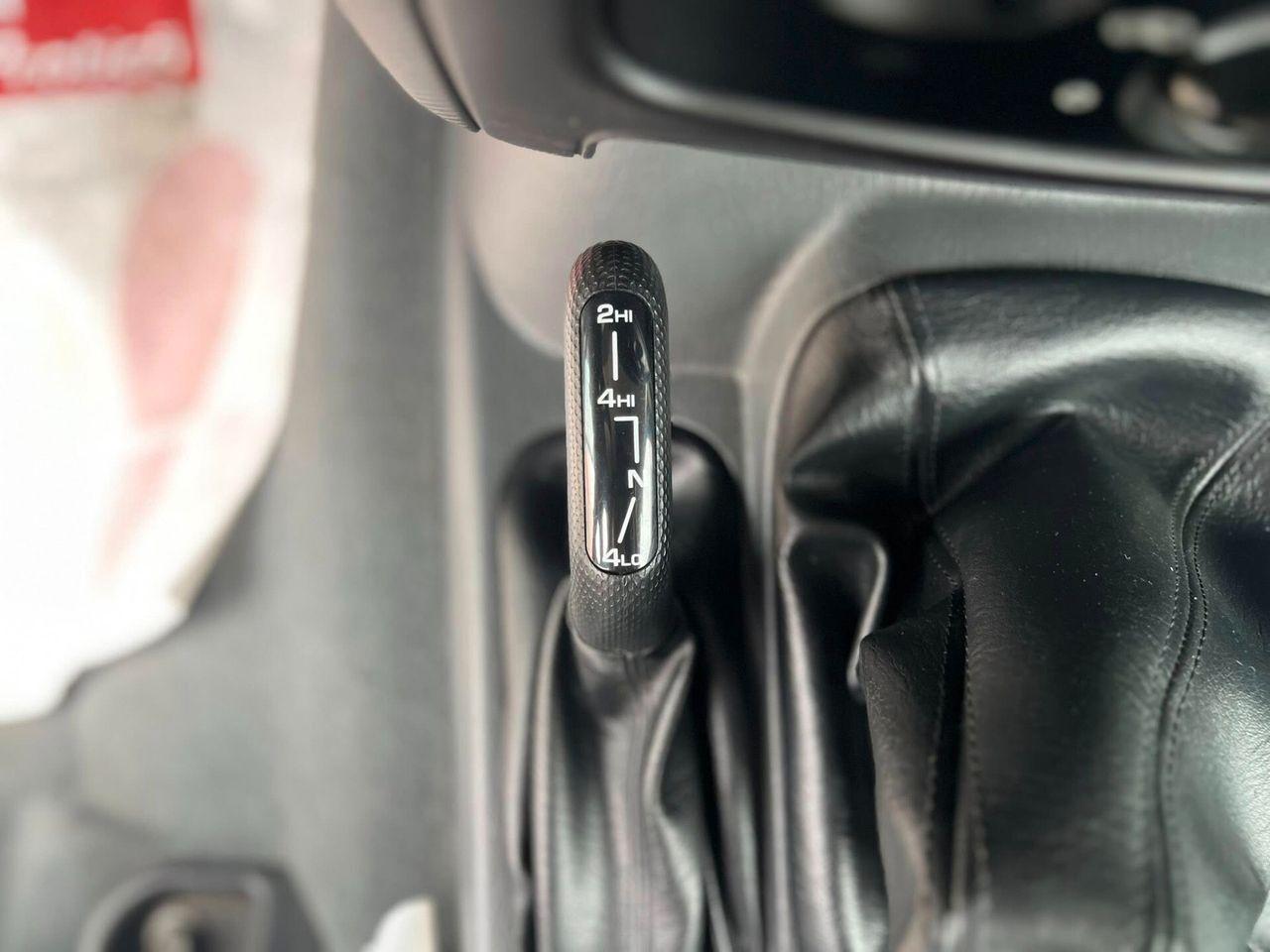 Jeep Cherokee 2006 — photo 13