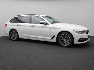 Fahrzeugabbildung BMW 520d SportLine Kamera Panorama HUD H/K AHK LED
