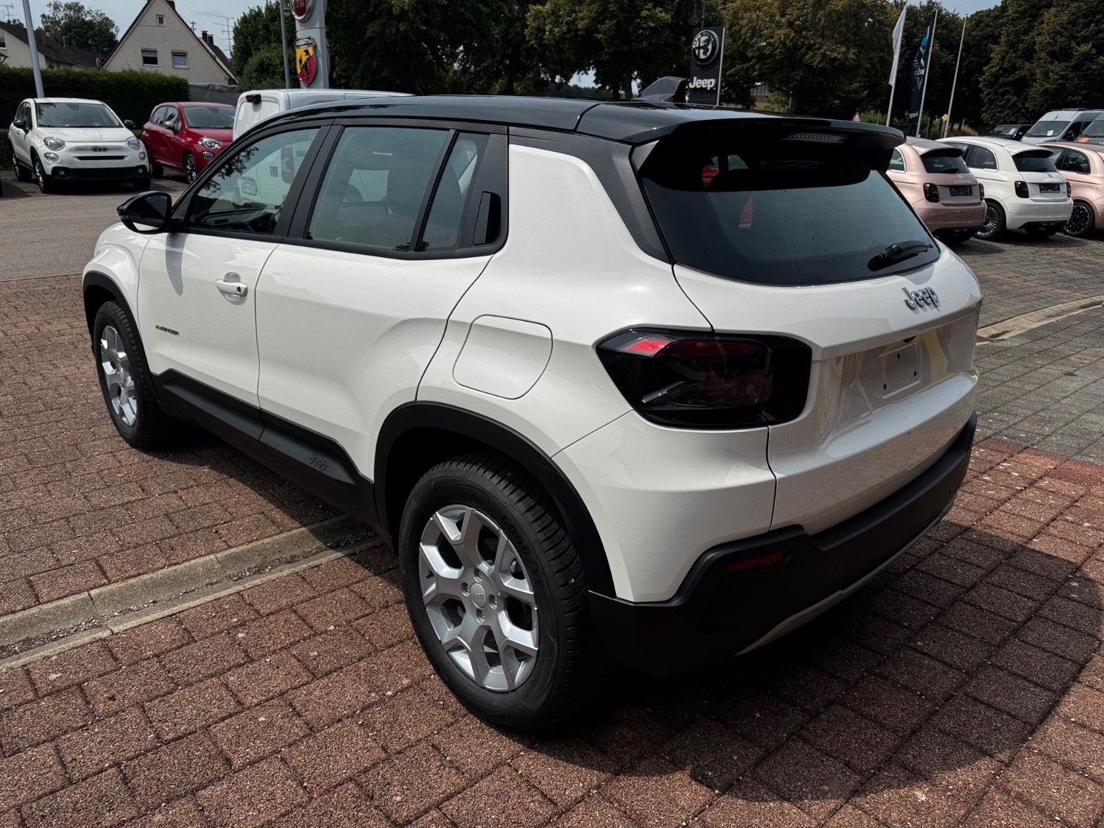 Fahrzeugabbildung Jeep Avenger 1.2 Altitude Benziner NAVI KAMERA SITZHG