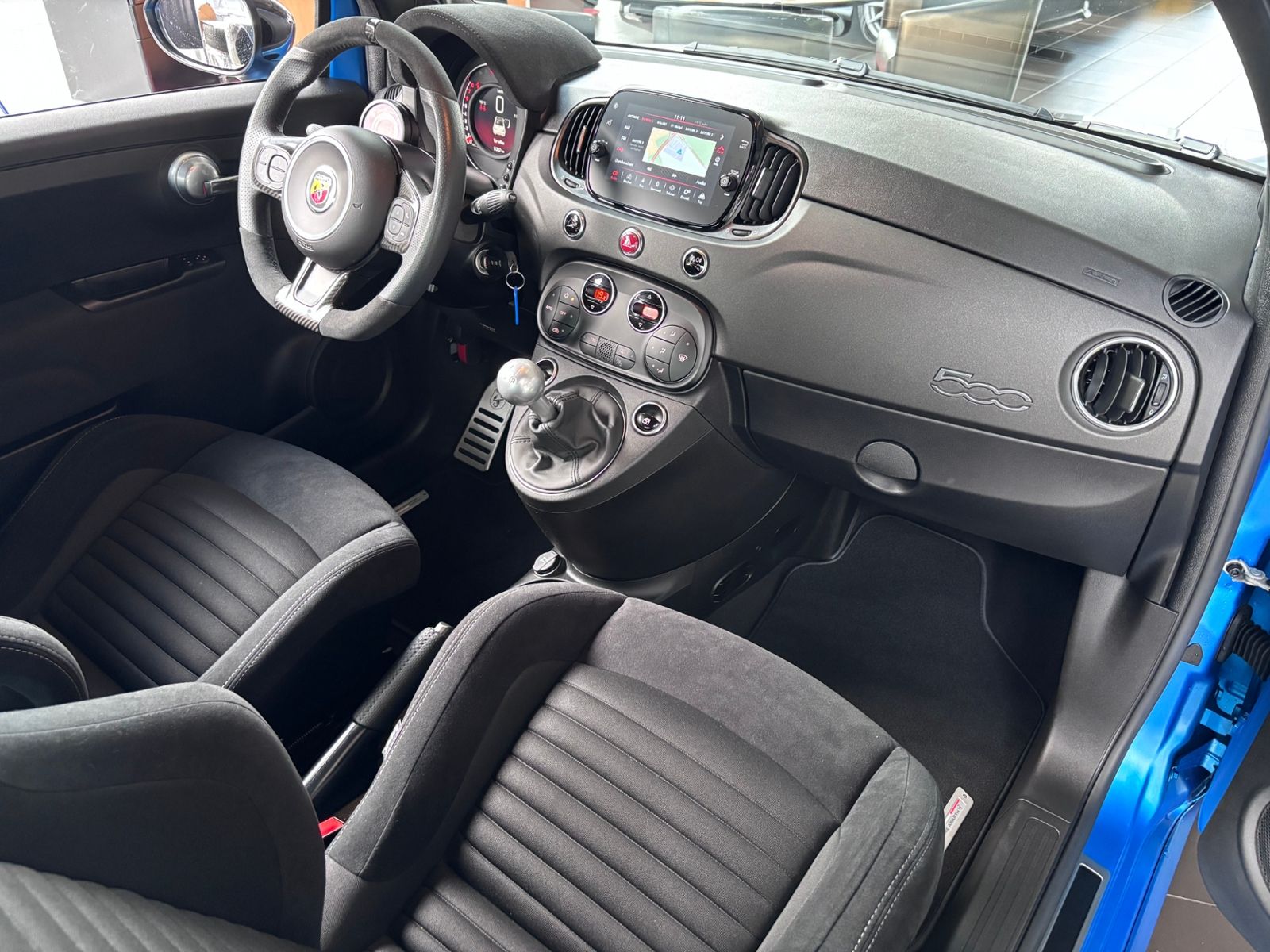 Fahrzeugabbildung Abarth 695 C   BEATS NAVI 17"