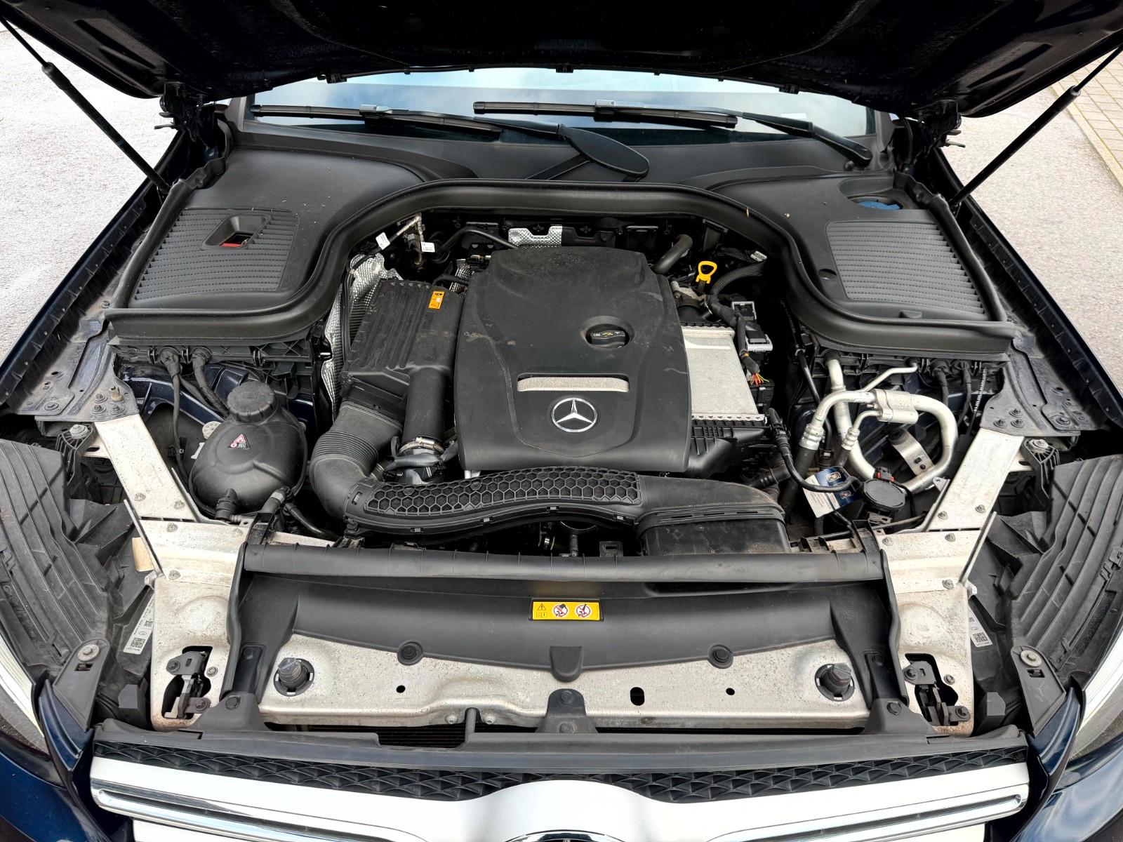 Mercedes-Benz GLC 300 4Matic Exclusive Pano_LED_Navi_HeadUp