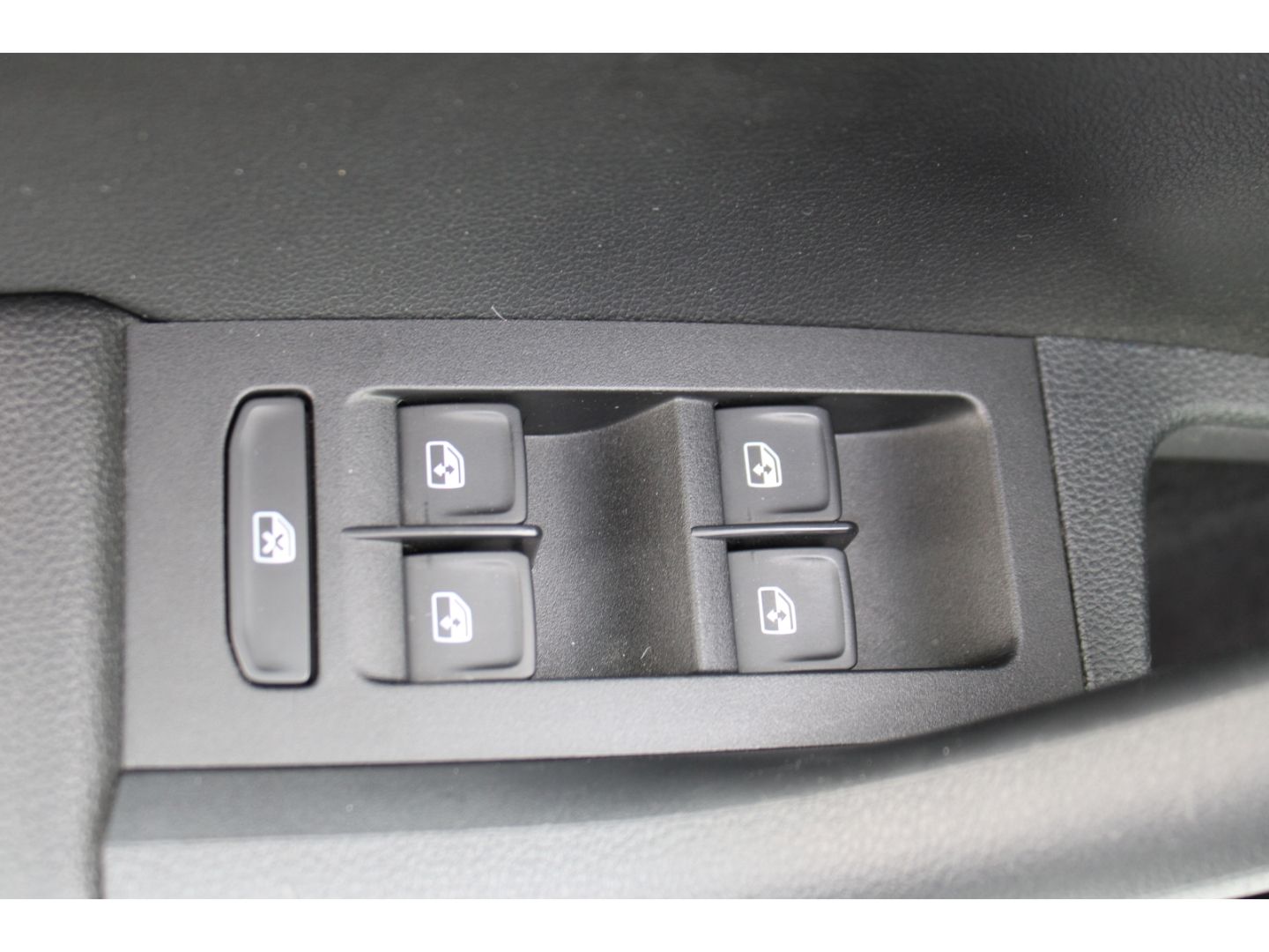 SKODA Octavia Soleil 2.0 TDI Combi LED GRA RFK SHzg AH - Image 12