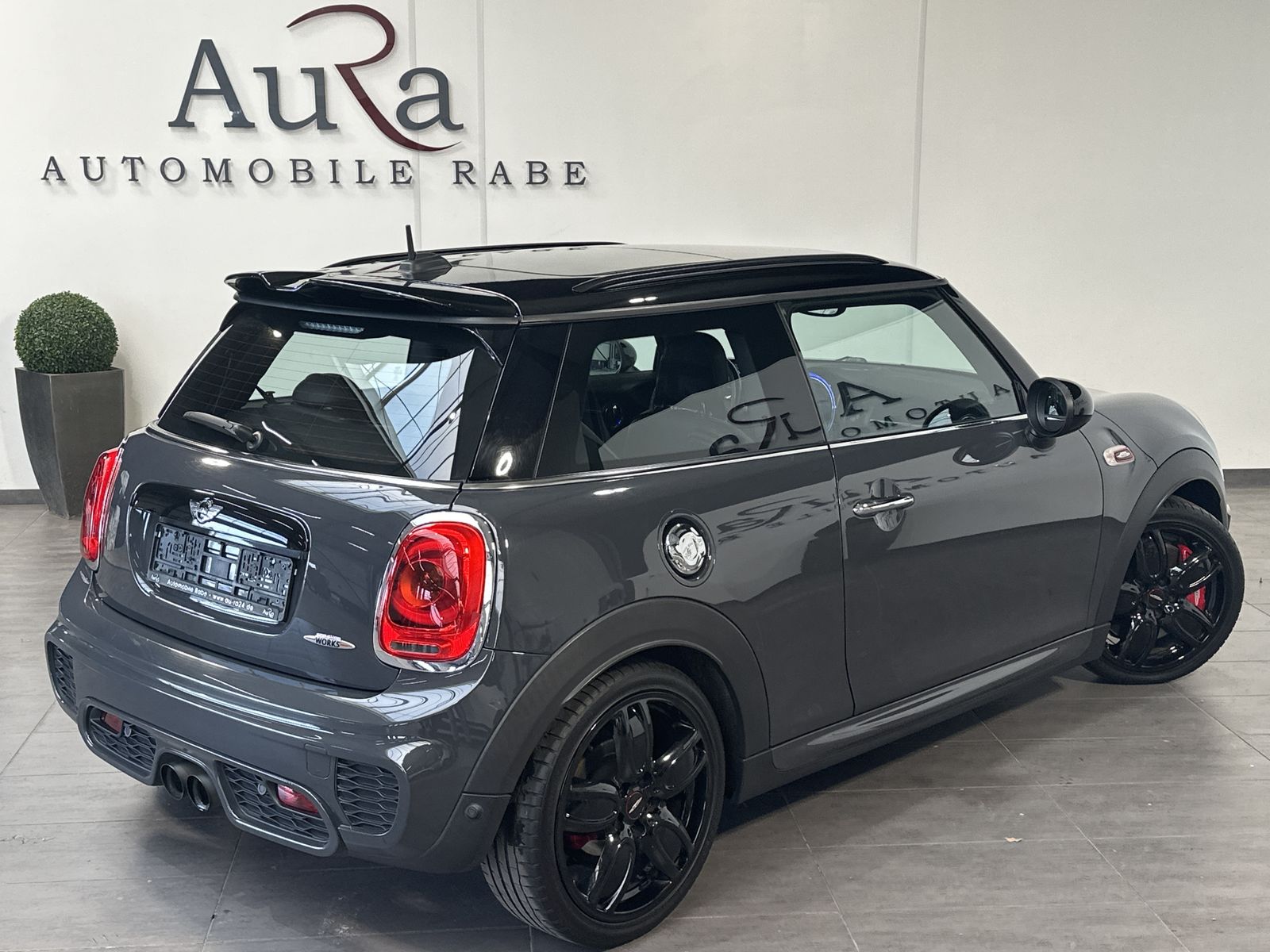 Fahrzeugabbildung MINI John Cooper Works NAV+LED+SHZ+H&K+PANO+PDC+18Zo